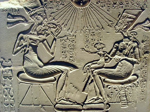 AKHENATEN-WITH-NEFERTITI-AND-THEIR-FAMILY-ancient-egypt-10856401-1524-1143.jpg
